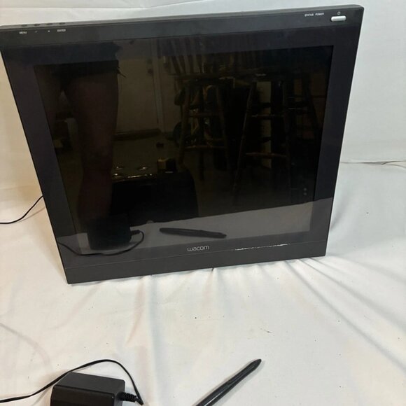 Wacom LCD Graphic Drawing Tablet DTF-720A Touchscreen+Wireless Pen, Stand & Cord - Picture 1 of 6